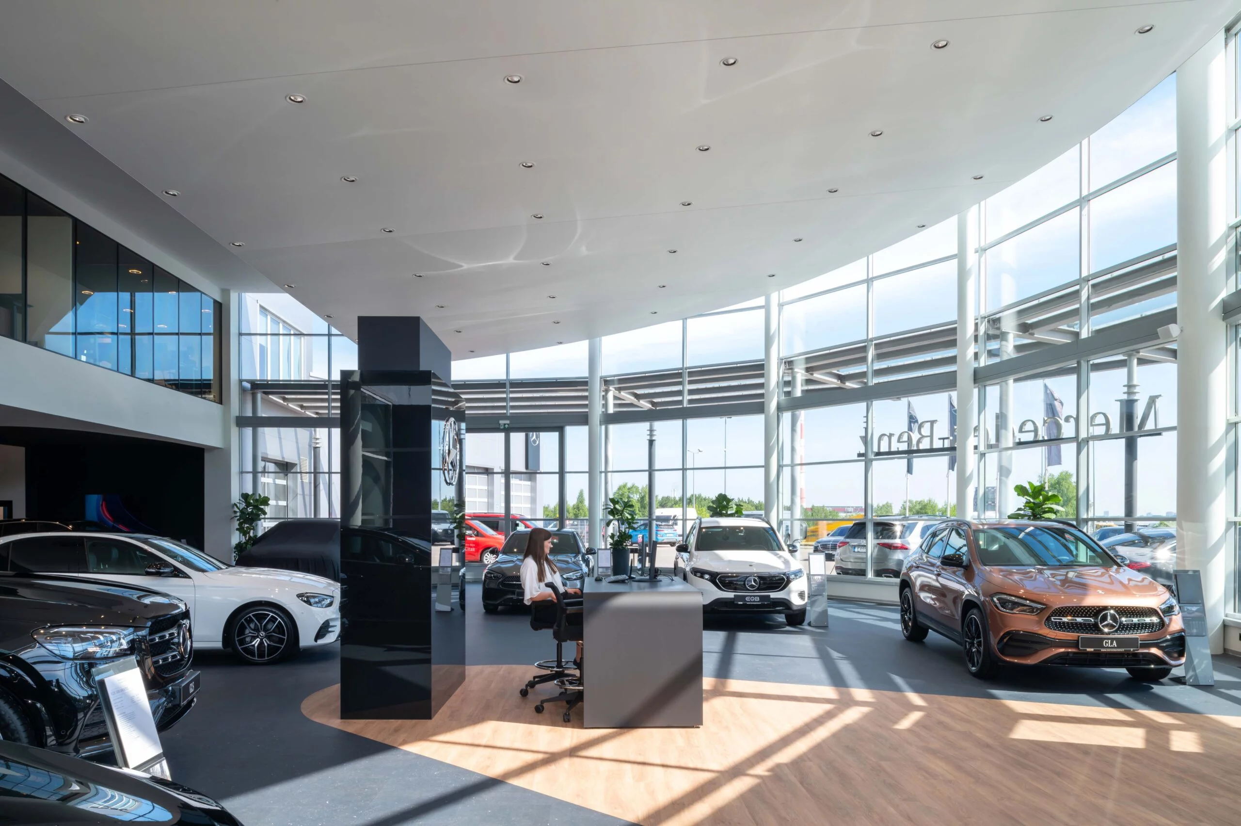 mercedes benz interjeras nytt architektu projektas