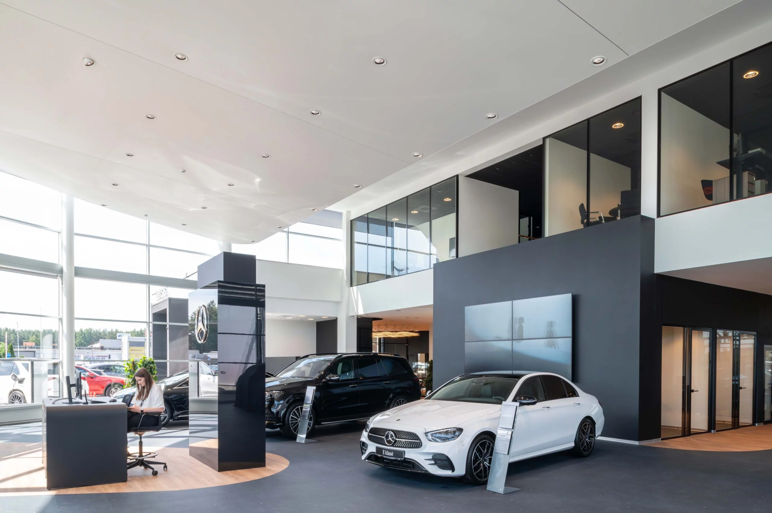 mercedes benz interjeras nytt architektu projektas