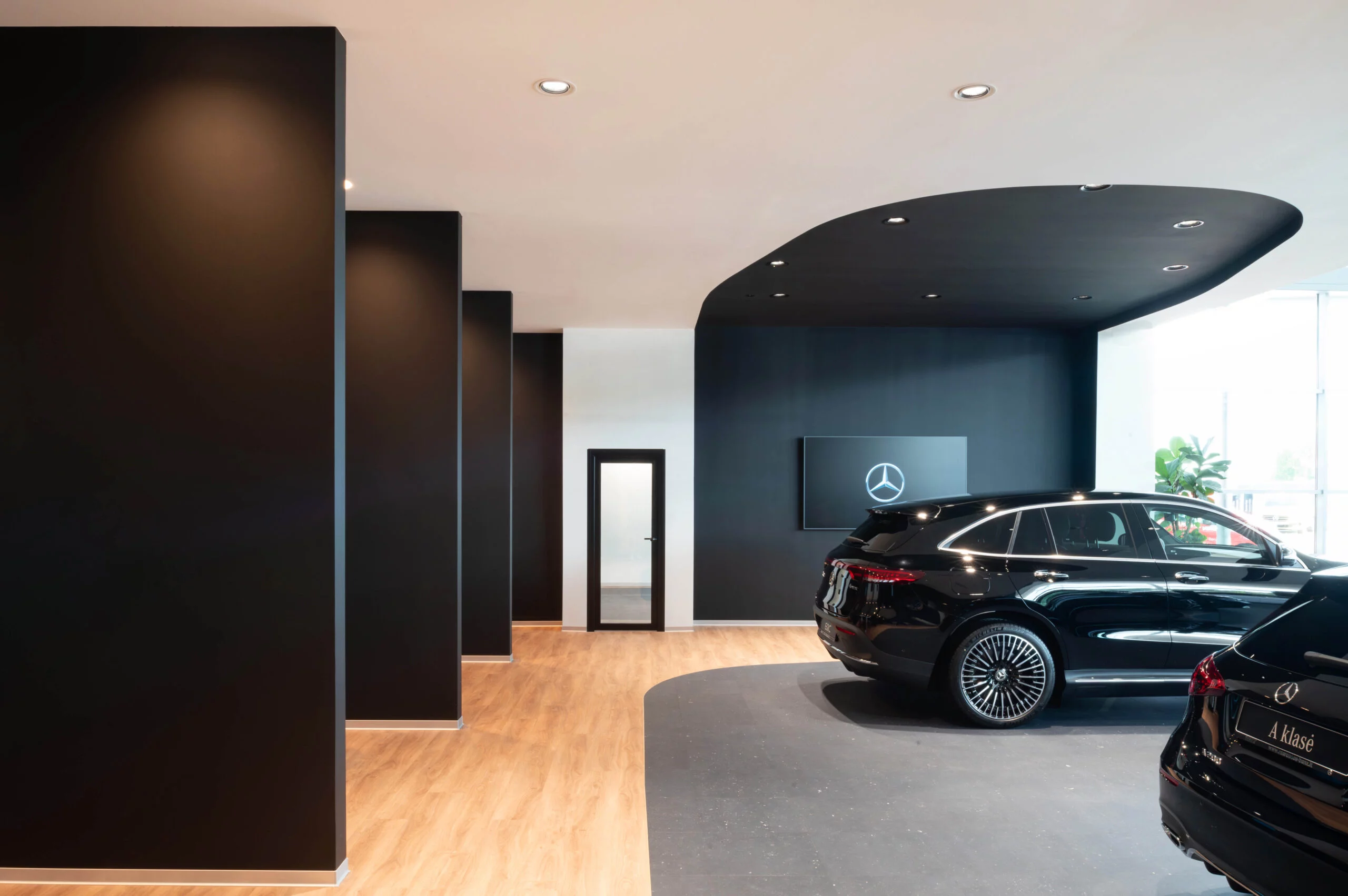 mercedes benz interjeras nytt architektu projektas